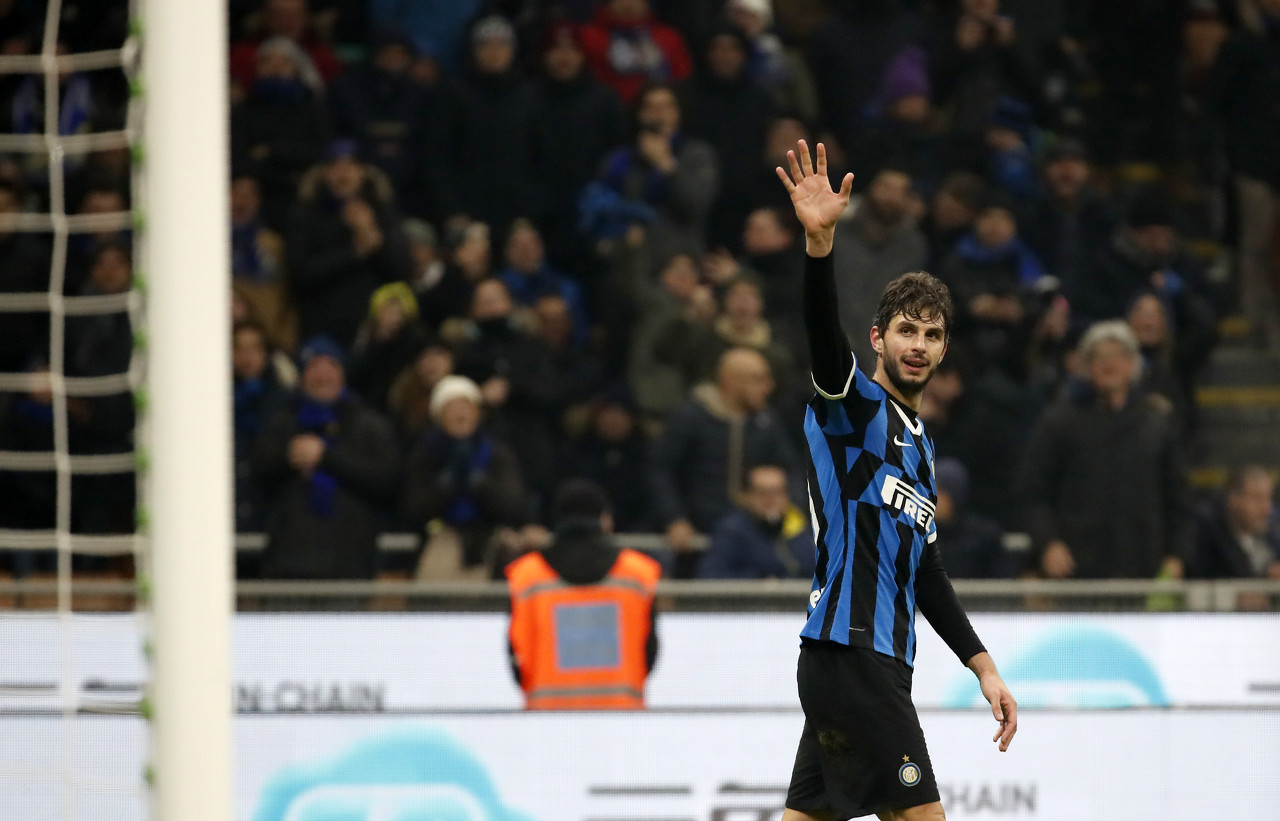 小雷：利物浦第二球犯规了，罗梅罗第一张黄牌是因为对此愤怒（小雷：利物浦第二球应判犯规，罗梅罗因不满吃到首张黄牌）