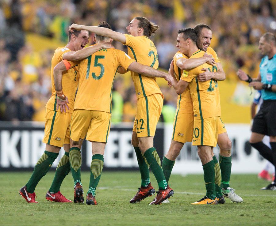 电讯报：纽卡可能无法在冬窗签下阿尔克马尔中场斯密特