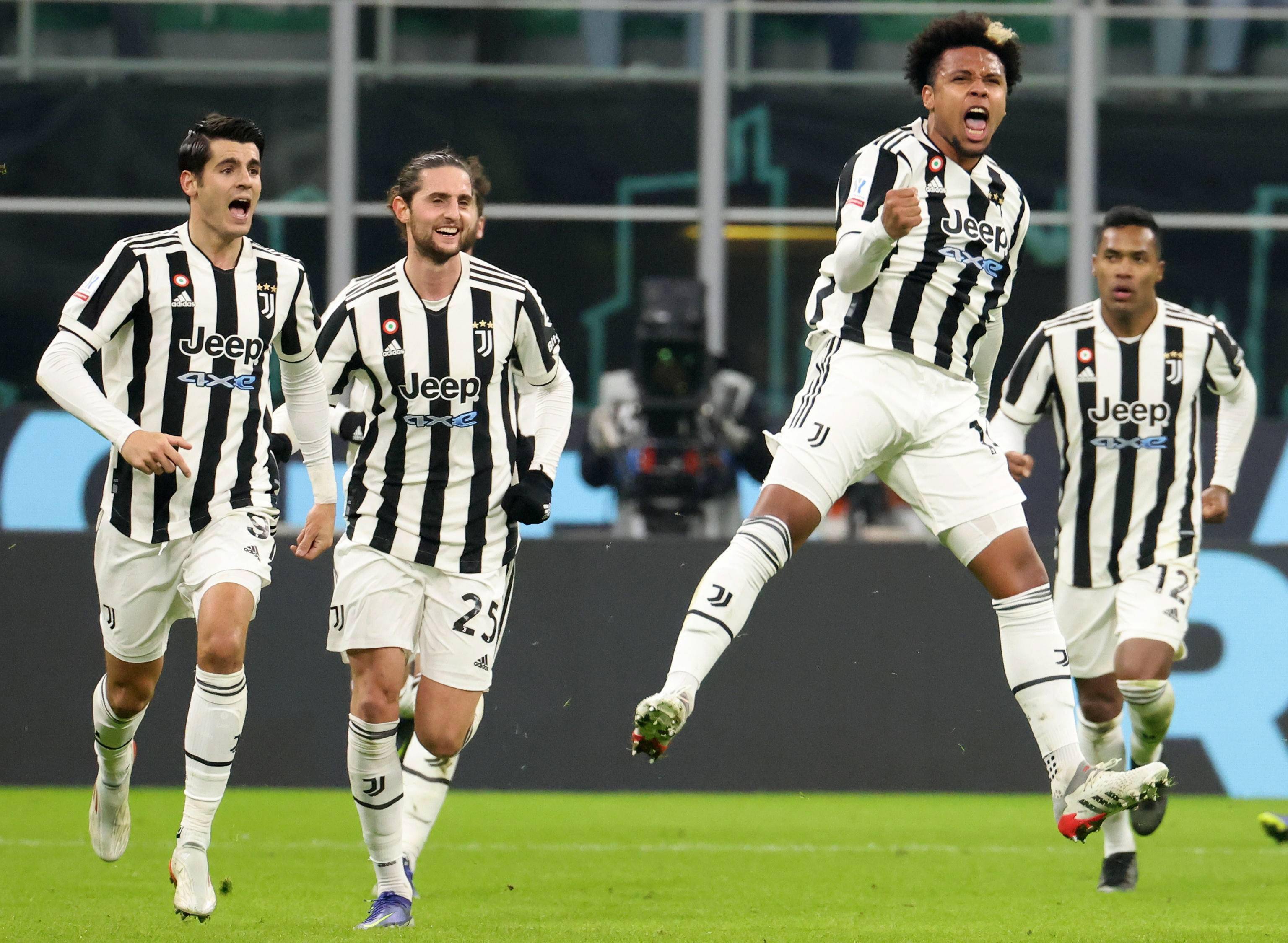 足球德国队主帅回应质疑：球队需要时间重建（德国队主帅回应质疑：重建球队非一日之功）