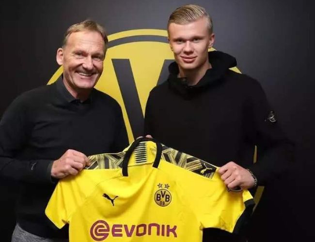 图片报：西蒙斯因抱怨颈痛缺席昨日合练，很可能缺战今日比赛