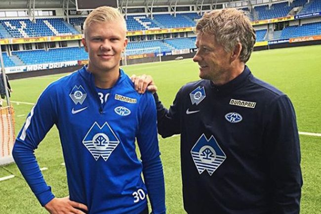 查洛巴问答：在足球界第一个朋友是芒特；第一件球衣是大罗的