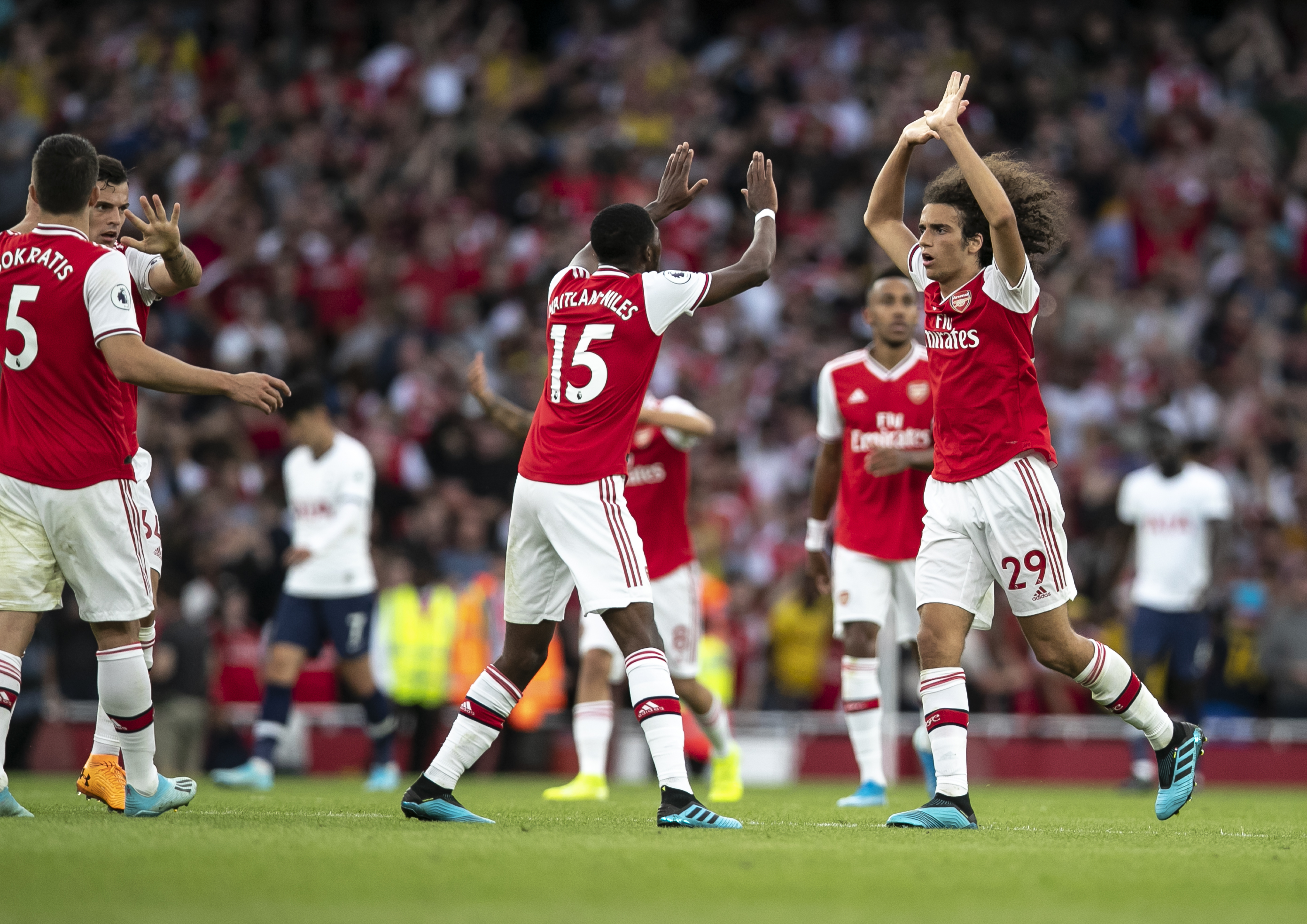 足球报：2026少壮派全力出击，中超至少7名本土主帅（足球报：2026年少壮派强势登场，中超本土主帅至少7位）