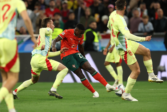 新疆下赛季算是废了！无控卫串联，外援无强解点，刘炜与助教争执