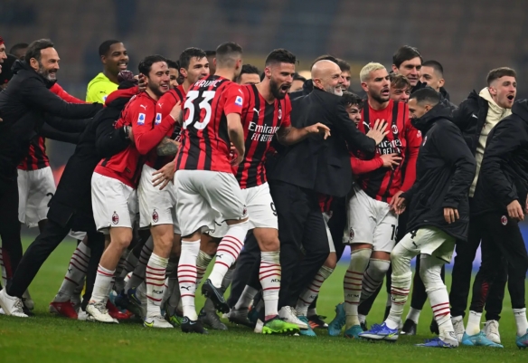 太全面了！杰伦·约翰逊过去5战场均接近30+14+11