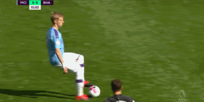 青岛记者：邵佳一大哥式的执教风格很适合当下中国足球的环境（青岛记者：邵佳一“大哥”式执教契合当前中国足坛环境）