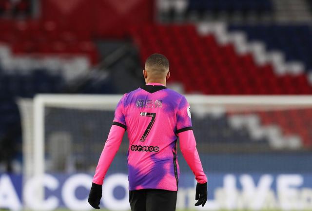 18岁中场奇才成为豪门猎物：皇马巴黎阿森纳下场，6000万估值不低