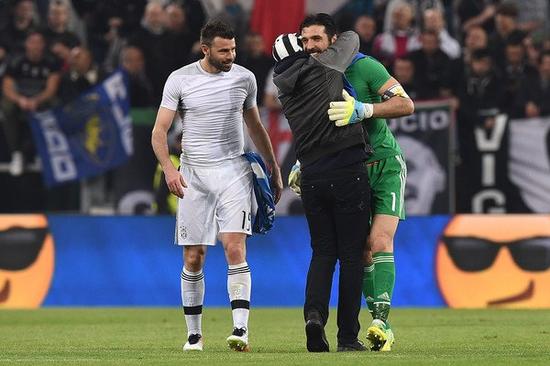 莱比锡董事：有几家俱乐部对谢什科很感兴趣，不会透露细节