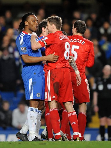 门将扑出点球，全场掌声雷动