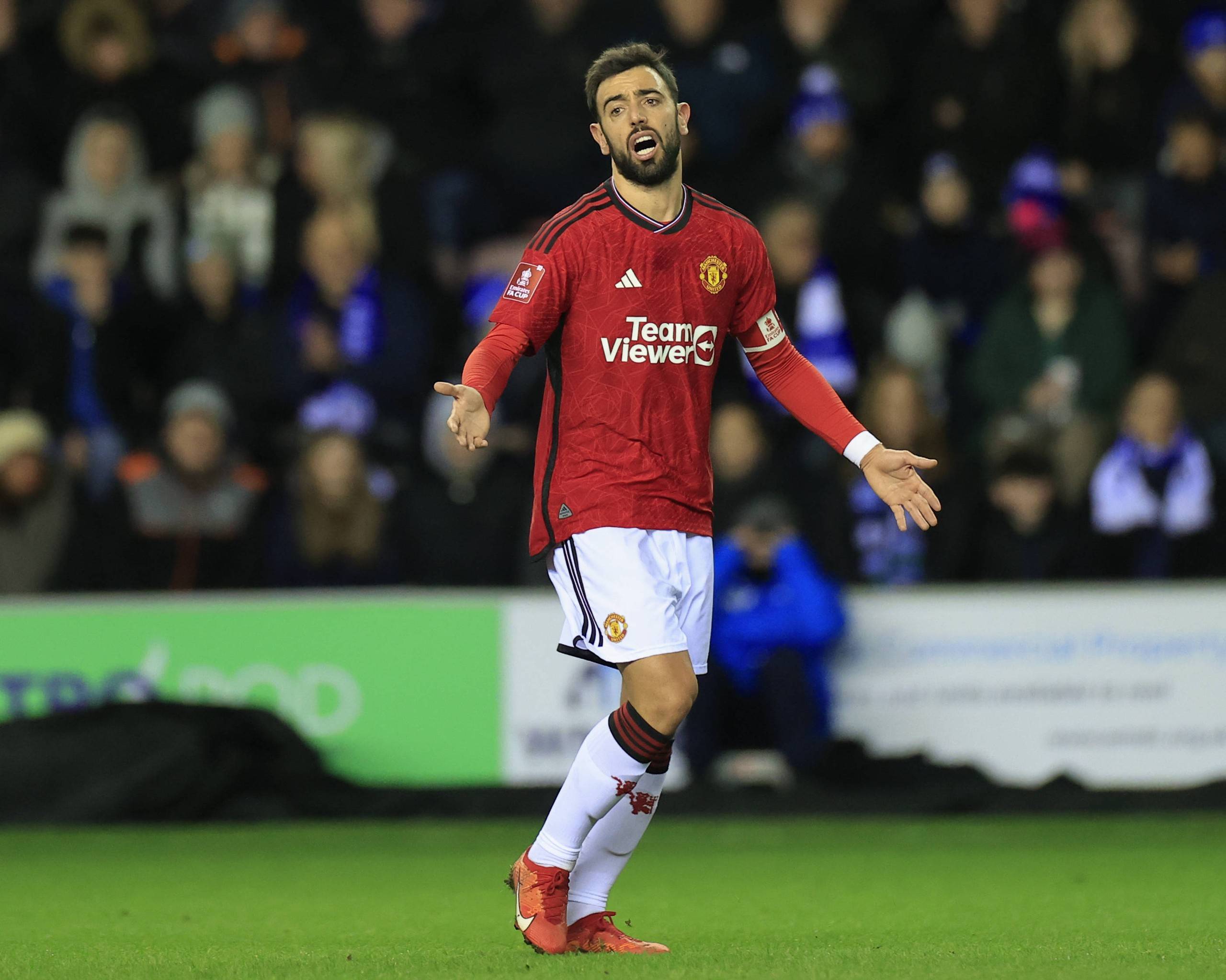 德甲替补戴帽，凯恩是继9分钟5球的莱万之后拜仁第二人（替补上演帽子戏法，凯恩成莱万9分钟五球后拜仁队史第二人）