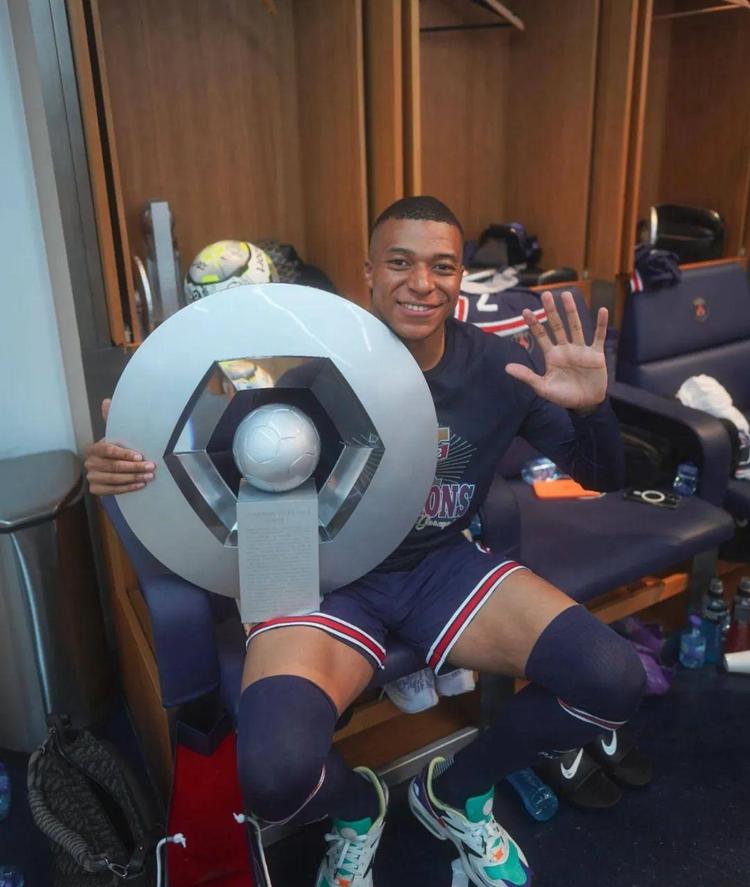 场均1.15球！两大前锋13轮只进3球！罗马有意引进英超两大射手（场均仅1.15球！双前锋13轮仅3球，罗马欲引进英超双枪）