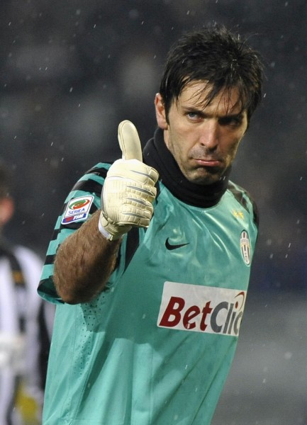 喀麦隆足协和教练点名不同球报道埃托奥解雇阿布巴卡尔以保护记录（媒体称埃托奥为保纪录解雇阿布巴卡尔，喀麦隆足协与主帅各执一词）