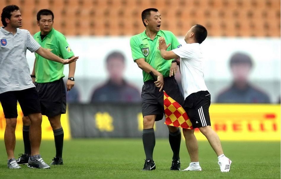 意甲爆笑剧场：绿黑小旋风VS紫百合魔法团，今晚谁家厨房不冒烟？