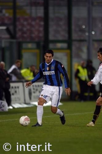 姆本扎：我和铁人签了两年合同，下赛季在中超继续为铁人效力（姆本扎：与铁人签两年合约，下赛季继续在中超为铁人出战）